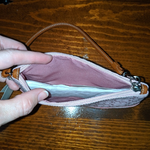 New! Coach small purse/wallet/wristlet - Picture 2 of 3